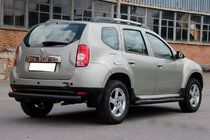 Dacia Duster 2008-2018 Tylna Prosta Belka Black (Stal Nierdzewna) zdjęcia 3