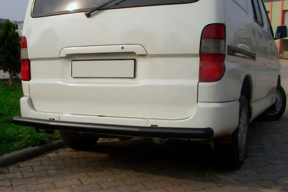 Toyota HiAce Tylna Belka Black (Stal Nierdzewna) Image