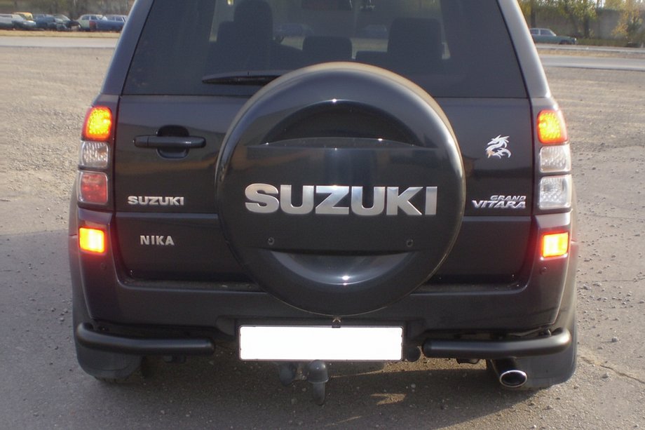 Suzuki Grand Vitara 2005-2017 Tylny Ochraniacz AK003 Czarny (Stal Nierdzewna) Image