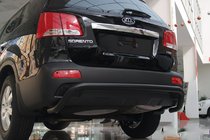 Kia Sorento II XM 2009-2014 Tylna Belka AK007 Czarna (Stal Nierdzewna) zdjęcia 1