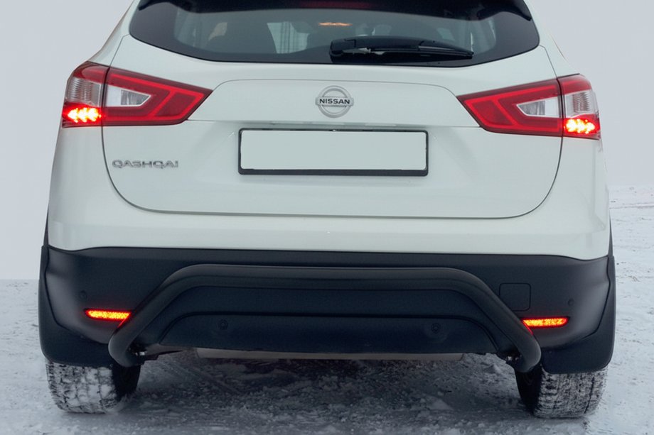 Nissan Qashqai 2014-2021 Tylna Belka AK007-1 Czarna (Stal Nierdzewna) Zdjęcia 2