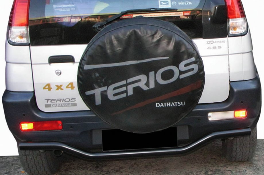 Daihatsu Terios 2003-2005 Tylna Belka AK007 Czarna (Stal Nierdzewna) Image