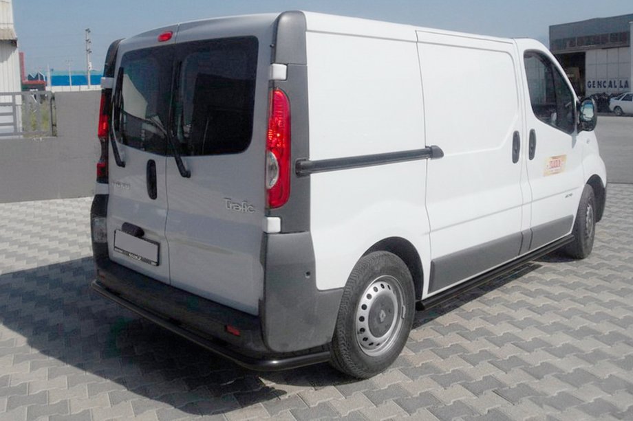 Renault Trafic 2001–2015 Tylny pałąk ochronny z narożnikami Black (nierdzewny) Image