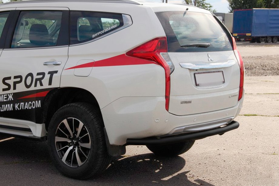 Mitsubishi Pajero Sport 2015- Tylny Pałąk AK005 Czarny (Stal Nierdzewna) Image