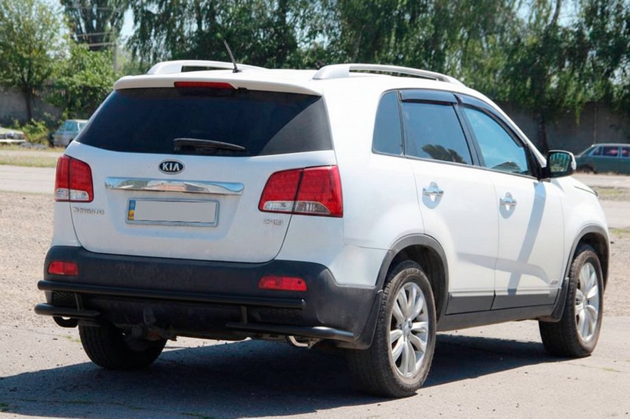 Kia Sorento II XM 2009-2014 Tylna Belka AK003-2 Czarna (Stal Nierdzewna) Image