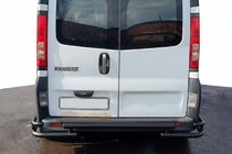 Opel Vivaro 2001–2015 Tylny Pałąk AK-Special Black (Stal Nierdzewna) zdjęcia 1