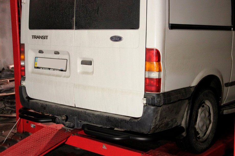 Ford Transit 2000–2014 Tylna belka ochronna AK-Special Black (nierdzewna) Image
