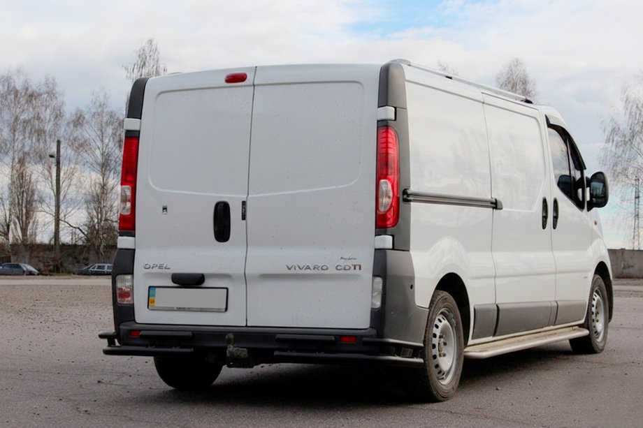Nissan Primastar 2002-2014 Tylny Ochraniacz AK003-Plus-2 Czarny (Stal Nierdzewna) Image