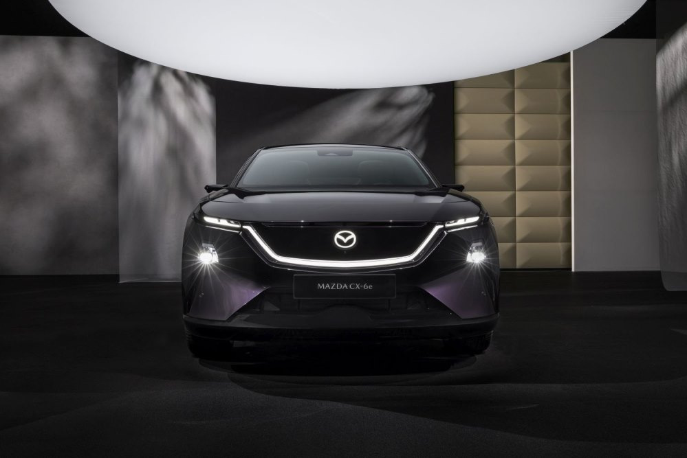 Mazda CX-6e 2026: Elegancja w elektrycznym wydaniu