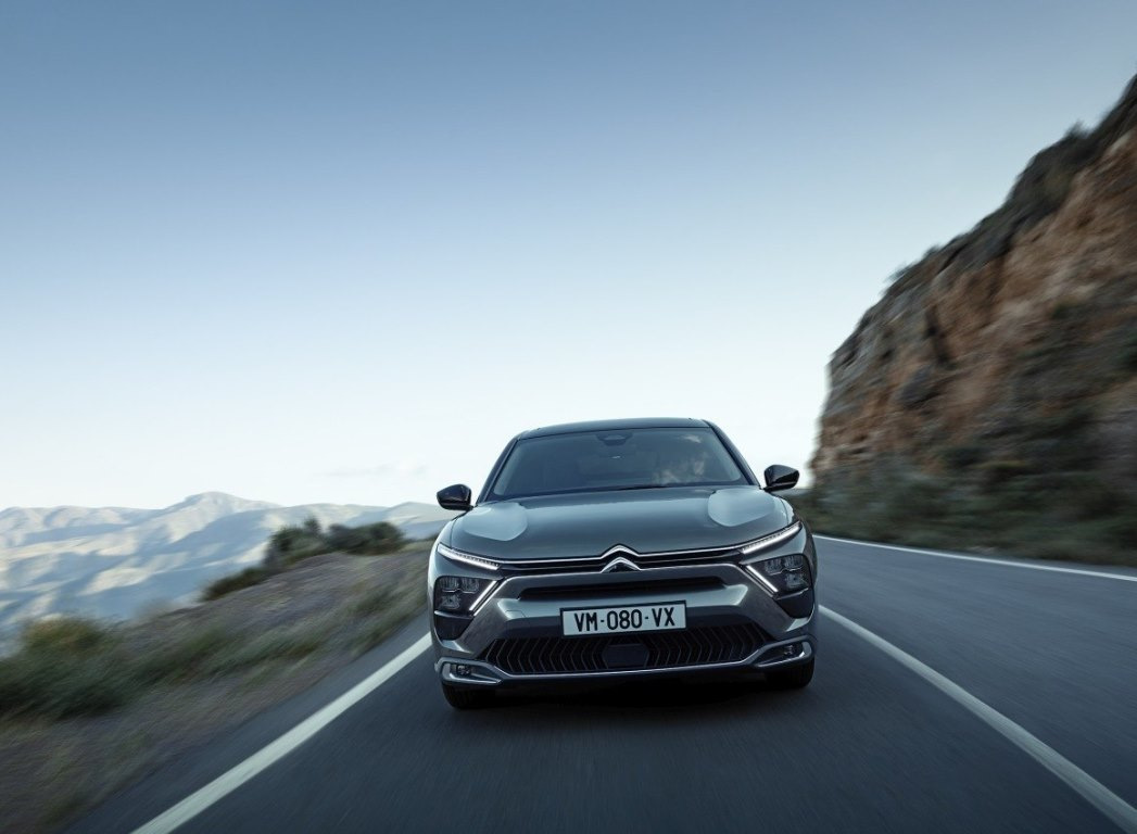 Test Citroëna C5 X Hybrid: komfortowy crossover z miękką hybrydą
