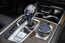 BMW 7 Series G11/G12 2015-2022 Zestaw kryształowych elementów wnętrza (selektor automatycznej skrzyni biegów + przyciski) zdjęcia 1