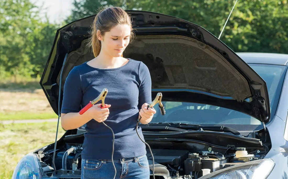 Jak odpalić auto z kabli: bezpieczny poradnik dla każdego kierowcy