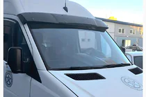 Mercedes Sprinter W907/W910 2018- Daszek na przednią szybę V-3 (czarny połysk, 5mm) zdjęcia 1
