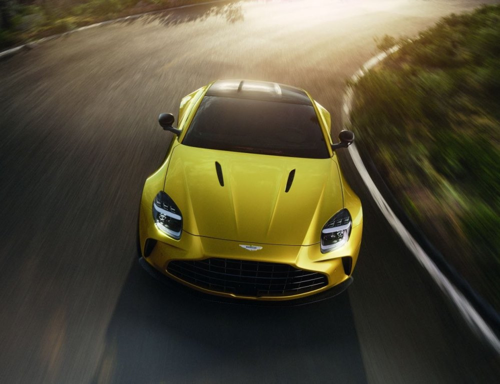 Test brytyjskiego samochodu sportowego Aston Martin Vantage 2025