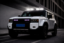 Toyota Land Cruiser Prado 250 2023- Daszek na przednią szybę z LED (Biały) zdjęcia 3