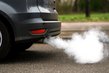 Dlaczego auto dymi na biało: przyczyny i co zrobić zdjęcia 1