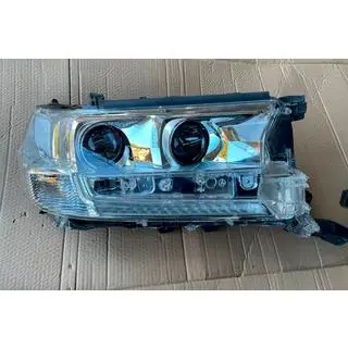 Reflektory przednie 2016+ (Standard, używane) Toyota Land Cruiser 200 2007-2021 zdjęcia 4