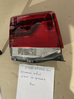Toyota Land Cruiser 200 2007-2021 Wyprzedaż Lampa tylna lewa wewnętrzna 2016-2021 (standard OEM) (na klapę bagażnika) (cała, niesprawna) zdjęcia 1