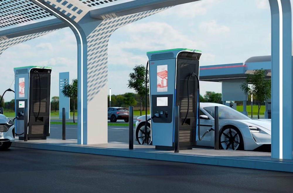 Jak naładować auto elektryczne na stacji paliw: kompletny poradnik
