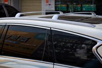 Infiniti QX60 2016-2021 Belki poprzeczne bagażnika dachowego na zintegrowane relingi OEM (2 szt.) zdjęcia 1