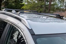 Nissan X-trail T32/Rogue 2014-2021 Belki poprzeczne bagażnika dachowego na zintegrowane relingi OEM (2 szt.) Czarny zdjęcia 1