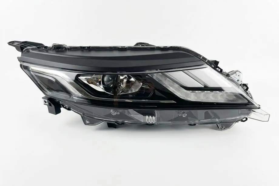 Mitsubishi L200 2015-2024 Reflektor przedni (2019-2024, prawy) Image