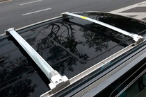 Jeep Grand Cherokee WK2 2010-2021 Belki poprzeczne bagażnika dachowego na relingi zintegrowane OEM (2 szt.) Czarny zdjęcia 8