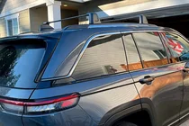 Jeep Grand Cherokee WL 2021- Belki poprzeczne bagażnika dachowego na relingi zintegrowane OEM (2 szt.) zdjęcia 1