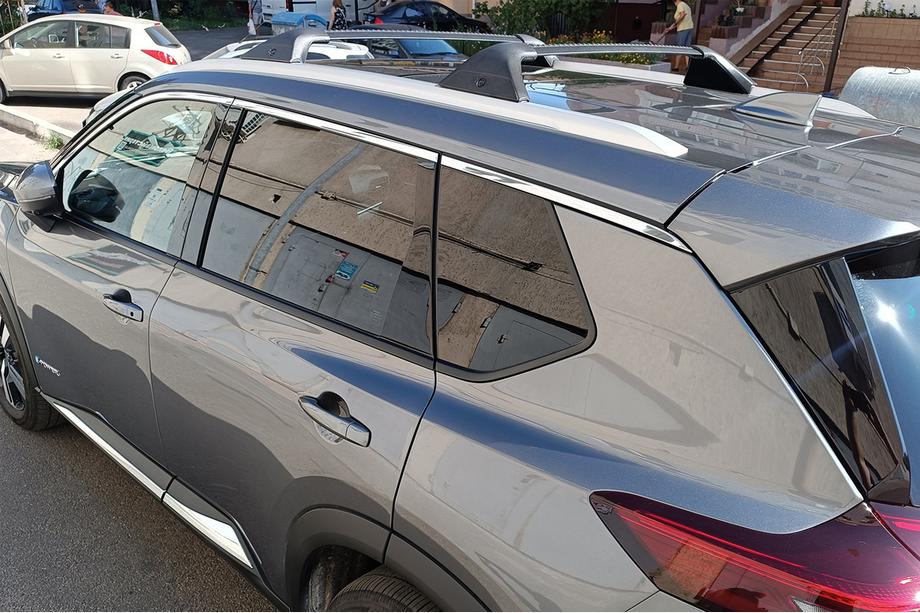Nissan X-trail T33/Rogue 2022- Belki poprzeczne bagażnika dachowego na relingi zintegrowane OEM (2 szt.) Czarny Zdjęcia 1