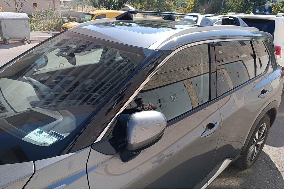 Nissan X-trail T33/Rogue 2022- Belki poprzeczne bagażnika dachowego na relingi zintegrowane OEM (2 szt.) Czarny Zdjęcia 27