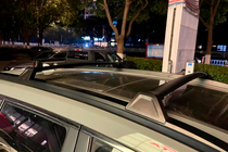 Toyota Corolla Cross 2020- Belki poprzeczne bagażnika dachowego na relingi zintegrowane OEM (2 szt.) Czarny zdjęcia 1