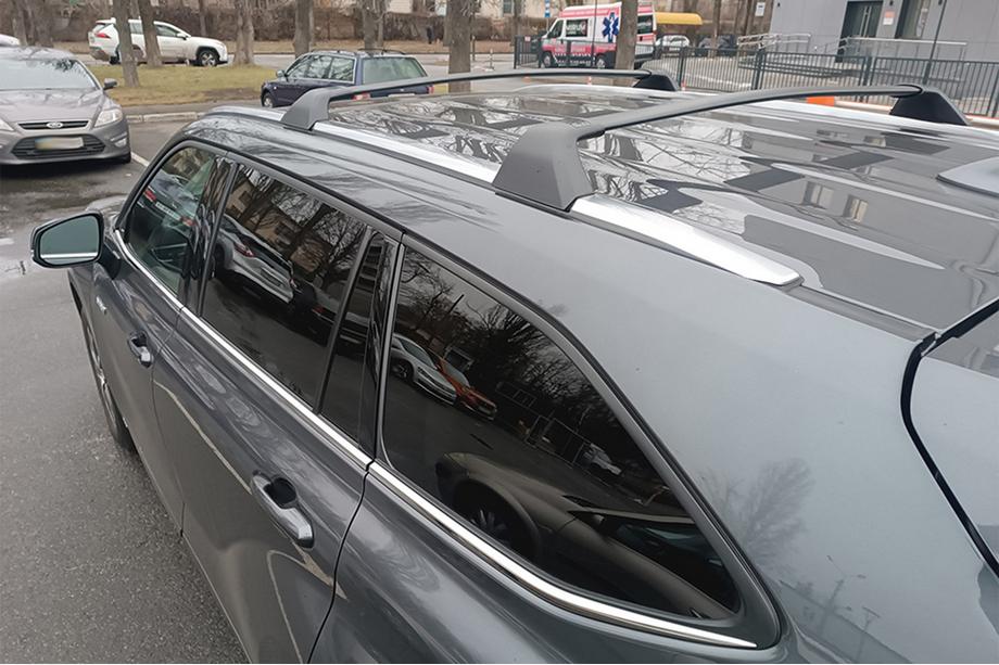 Toyota Highlander 2019- Belki poprzeczne bagażnika dachowego na relingi zintegrowane OEM (2 szt.) Czarny Zdjęcia 3