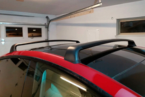 Tesla Model 3 2017- Belki poprzeczne OEM do fabrycznych punktów montażu, zamykane na klucz (2 szt.) zdjęcia 2