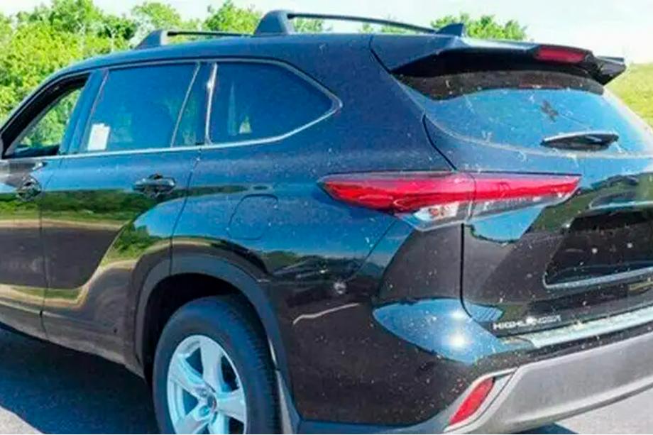 Toyota Highlander 2019- Belki poprzeczne OEM do fabrycznych punktów montażu, zamykane na klucz (2 szt.) Image