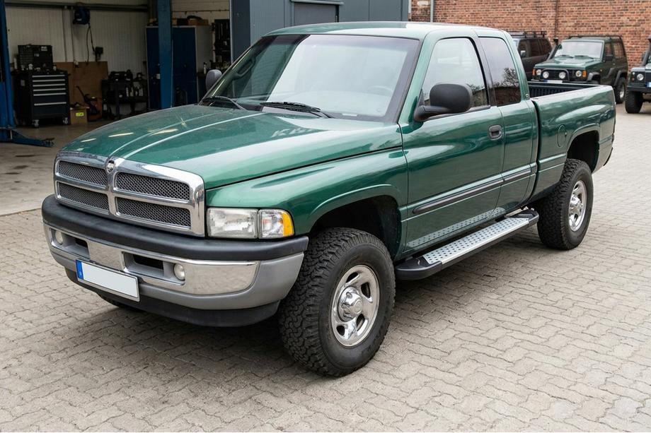 Dodge RAM (BR/BE) 1994–2002 Progi boczne Allmond Grey (2 szt., aluminium) Image