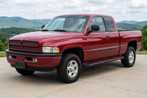 Dodge RAM (BR/BE) 1994–2002 Progi boczne Maya Red (2 szt., Aluminium) zdjęcia 1