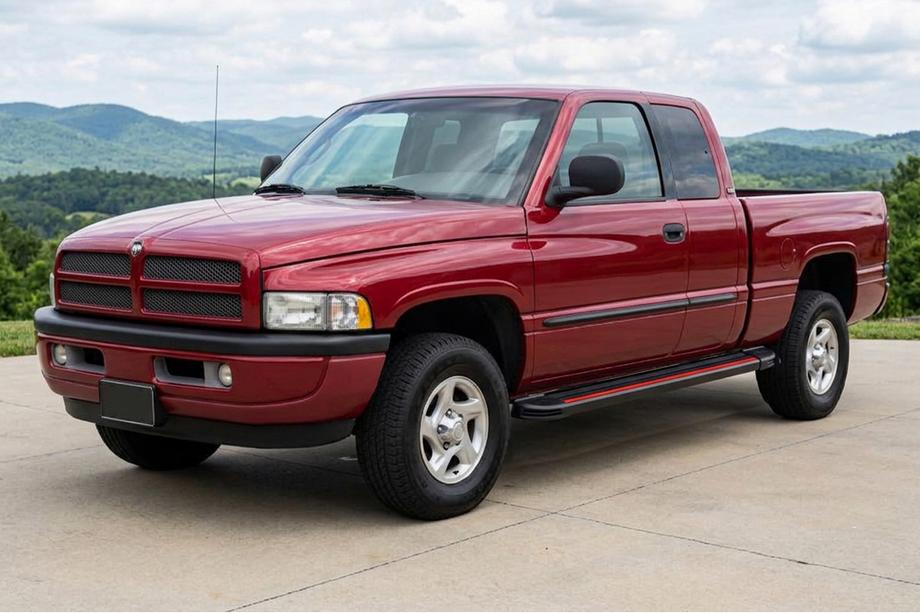 Dodge RAM (BR/BE) 1994–2002 Progi boczne Maya Red (2 szt., Aluminium) Image