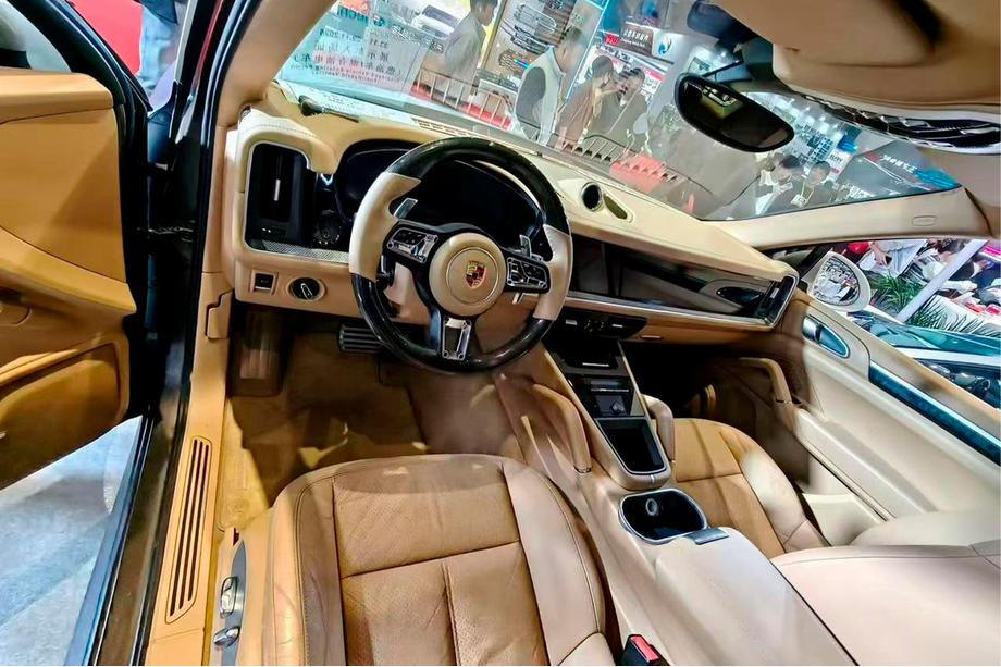 Porsche Cayenne 2018- Zestaw modernizacji wnętrza do Cayenne E4 2026 Image