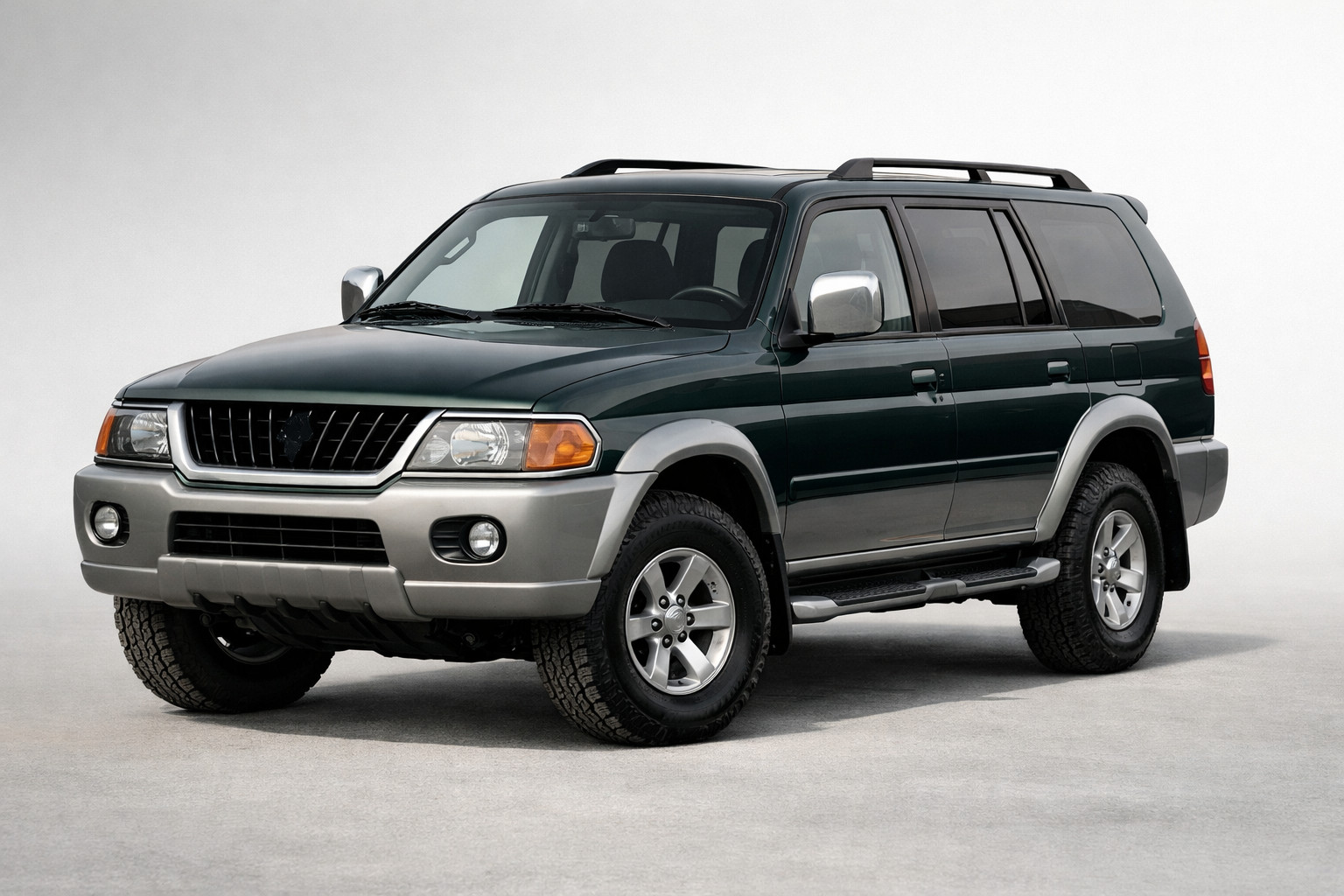 Test Mitsubishi Pajero Sport 1996-2007: stary SUV na ramie bez ozdobników
