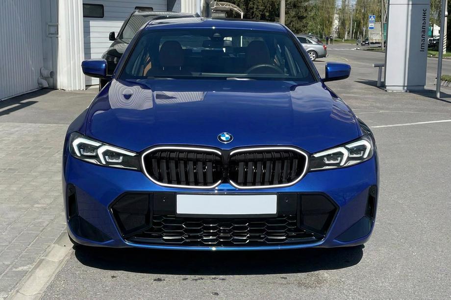 BMW 3 Series G20/G21 2018- Grille nerki 1-Bar LED (2022+, czarny połysk) Image