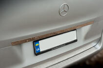 Mercedes Vito/V-class W447 2014- Szeroka listwa ze stali nierdzewnej nad tablicą rejestracyjną Carmos - Turecka Stal Nierdzewna zdjęcia 3