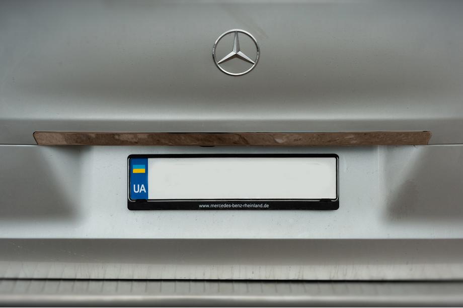 Mercedes Vito/V-class W447 2014- Szeroka listwa ze stali nierdzewnej nad tablicą rejestracyjną Carmos - Turecka Stal Nierdzewna Image