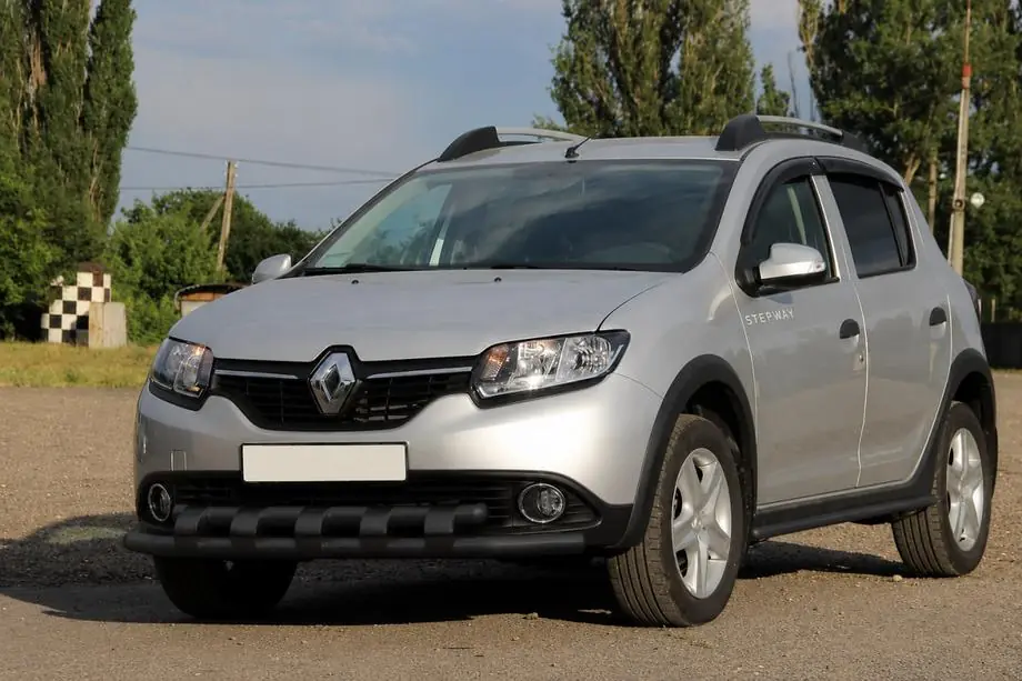 Renault Sandero 2013-2022 Pałąk przedni ST015 Black (nierdzewna) Image