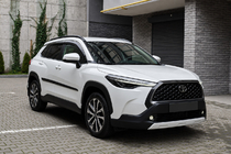 Toyota Corolla Cross 2020- Zintegrowane relingi dachowe czarne OEM (tworzywo ABS, montaż na klej) zdjęcia 3