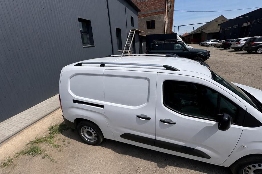 Citroen Berlingo/Multispace 2018- Relingi dachowe chromowane (turecki design) Długie, metalowe stopy montażowe Image