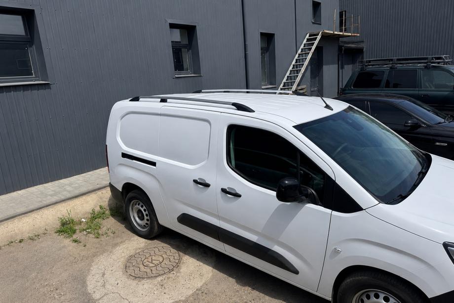 Citroen Berlingo/Multispace 2018- Relingi dachowe chromowane (turecki design) Podstawa standardowa, Metalowe nóżki Zdjęcia 3