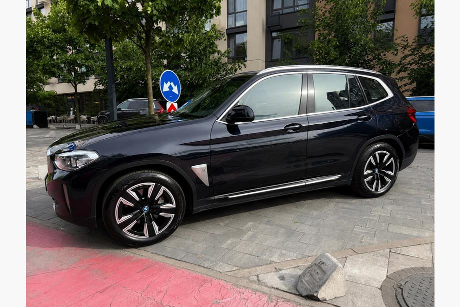 BMW X3 G01 2018- Zintegrowane relingi dachowe OEM chrom (Aluminium) Image