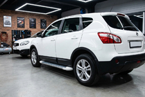 Nissan Qashqai 2007-2010 Progi Boczné Allmond White (2 szt., Aluminium) zdjęcia 1