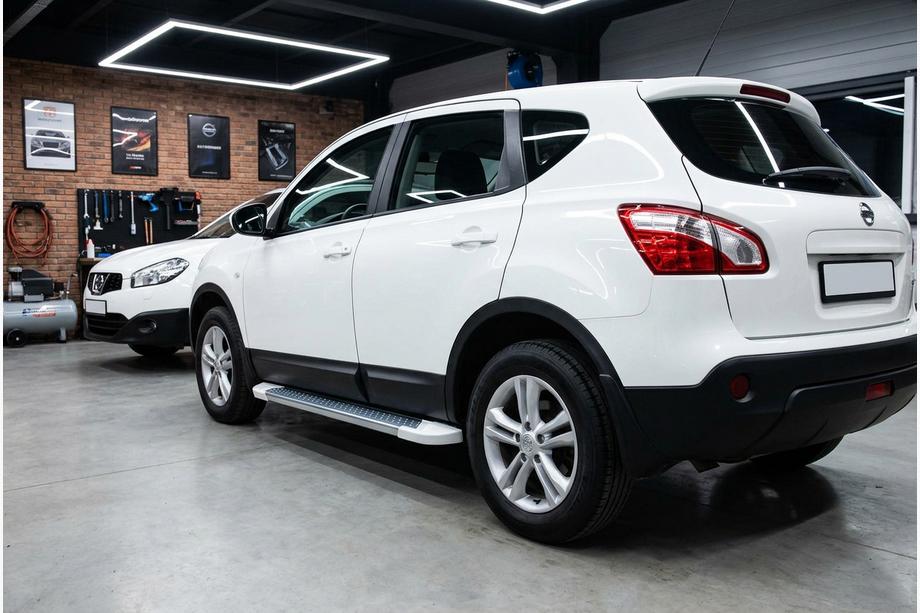 Nissan Qashqai 2007-2010 Progi Boczné Allmond White (2 szt., Aluminium) Image