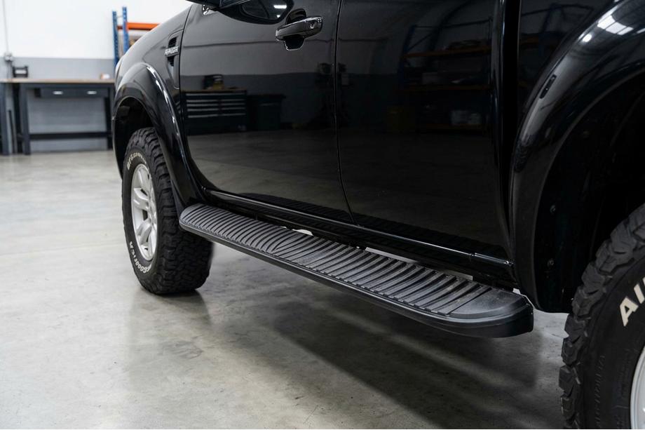 Mazda BT-50 2007-2012 Progi Boczné Tayga Black (2 szt., Aluminium) Image
